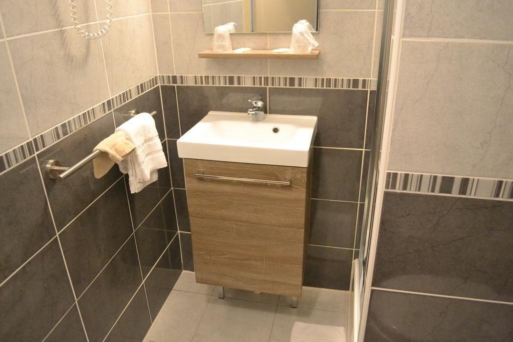 Logis-Hotel & Restaurant Le Carnot Bolbec Bilik gambar