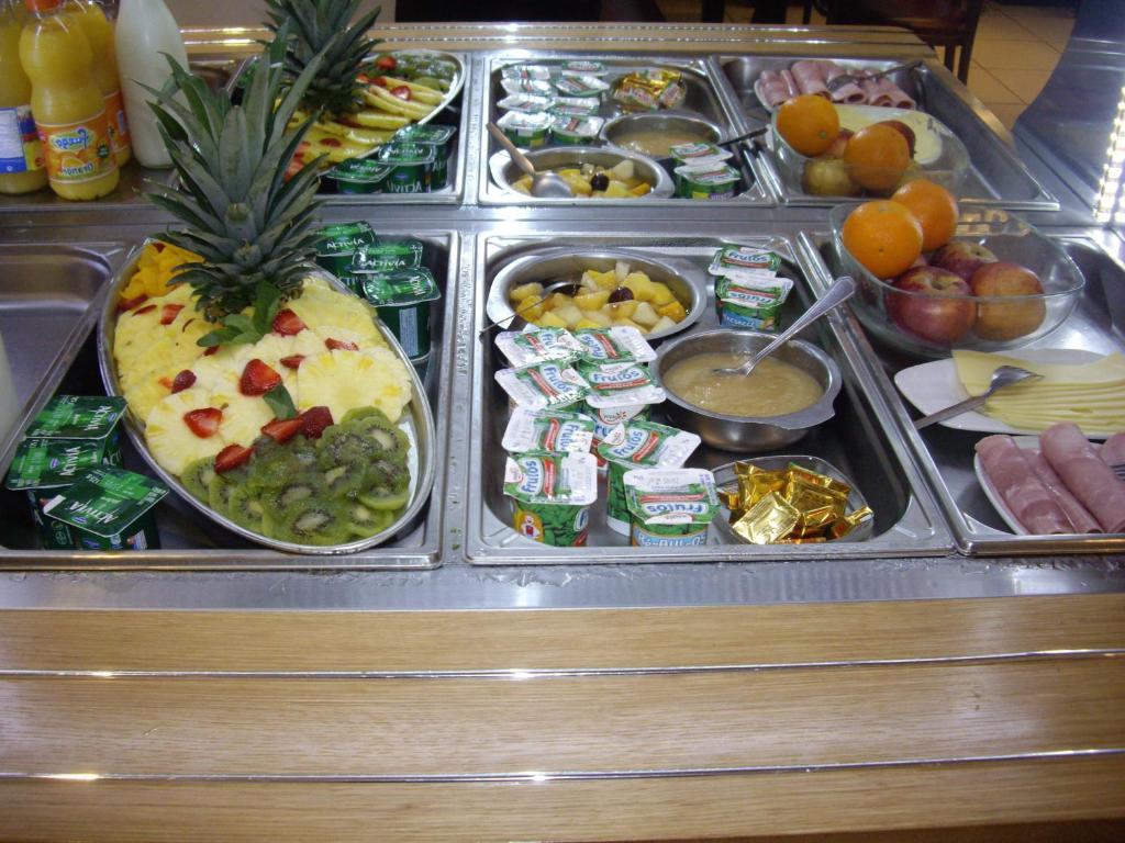 Logis-Hotel & Restaurant Le Carnot Bolbec Luaran gambar