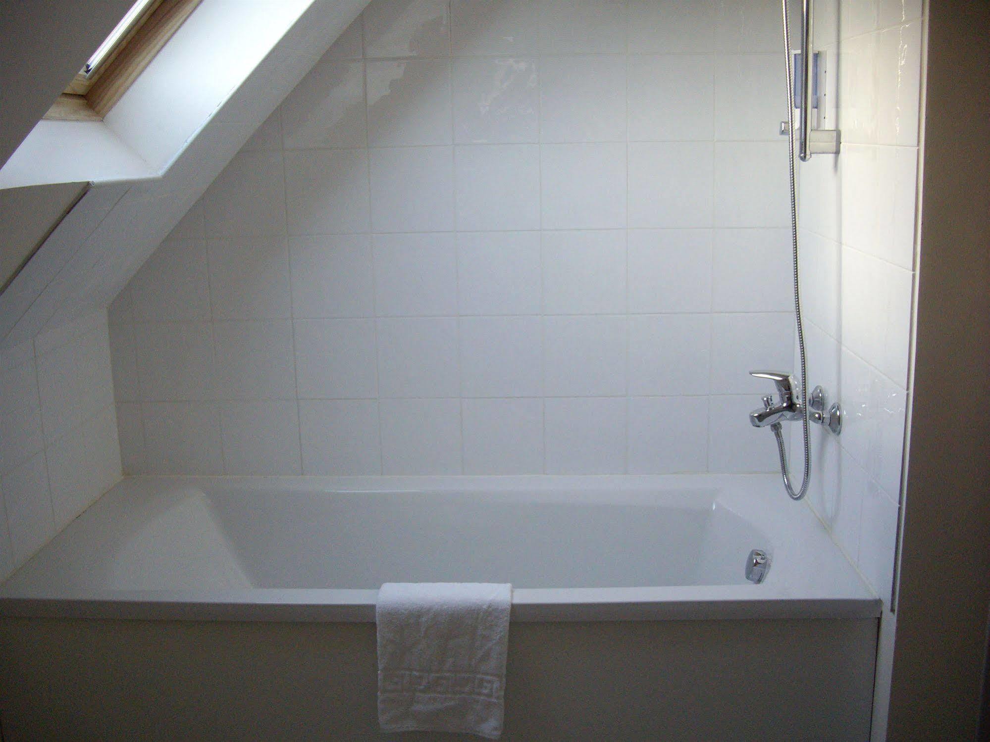 Logis-Hotel & Restaurant Le Carnot Bolbec Luaran gambar