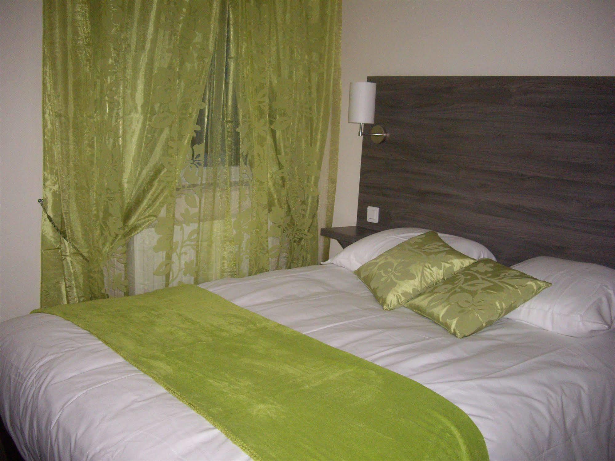 Logis-Hotel & Restaurant Le Carnot Bolbec Luaran gambar