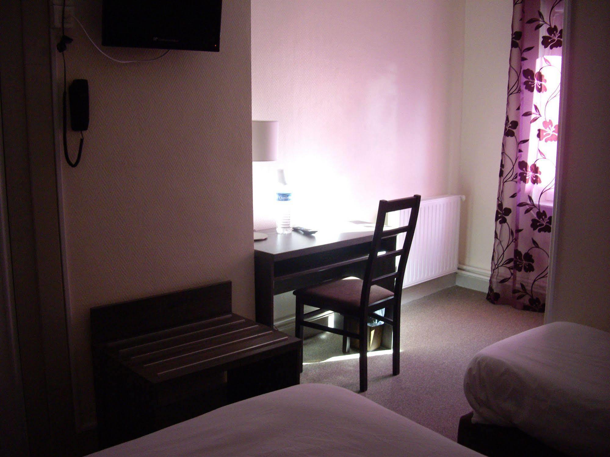 Logis-Hotel & Restaurant Le Carnot Bolbec Luaran gambar